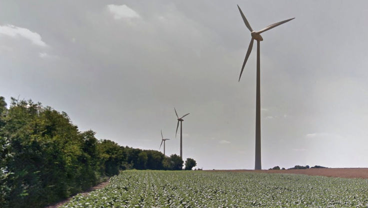 Éoliennes dans un bocage français